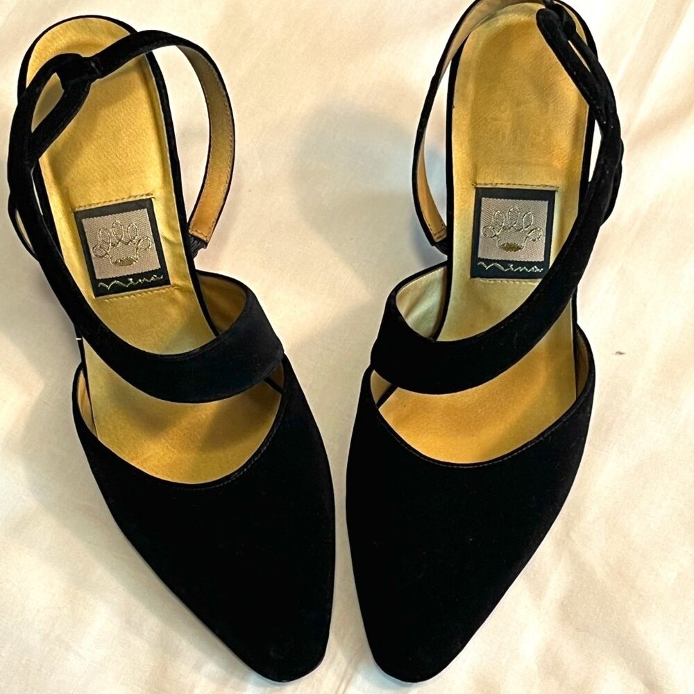 Nina Black pumps with curved strap - 8.5